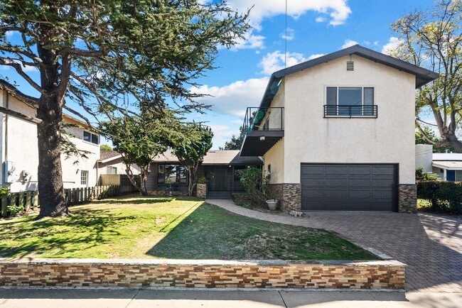 Building Photo - Lovely Del Cerro Home w/Solar and A/C