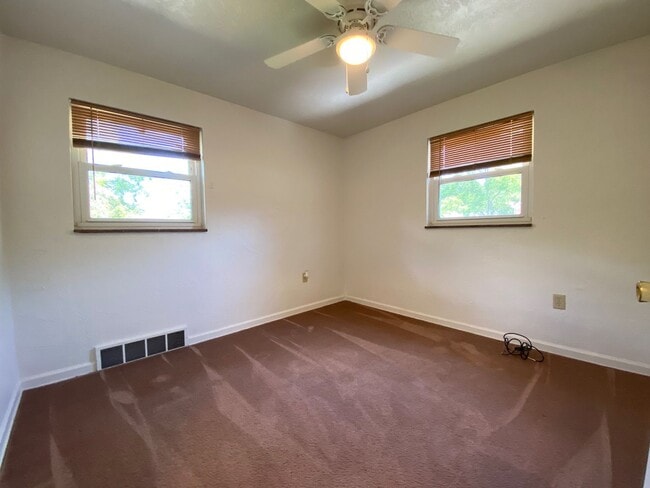Building Photo - Charming Ranch Home in Peters Township – Huge Yard, Quiet Setting & Great Location!