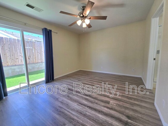 Building Photo - 2093 Waterbury Dr