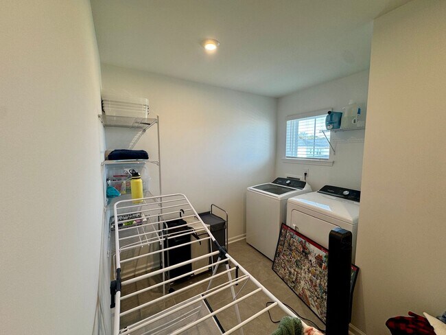 Building Photo - Beautiful 4BR/3BA Home in Parkside Crossing