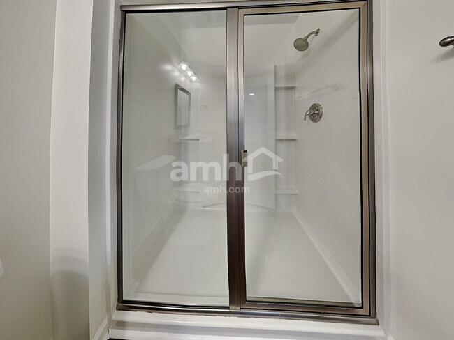 Building Photo - 67 Hogan Dr