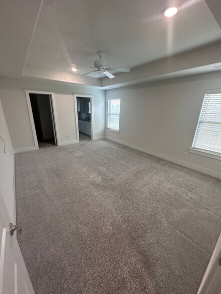 Building Photo - 1030 Moonrise St