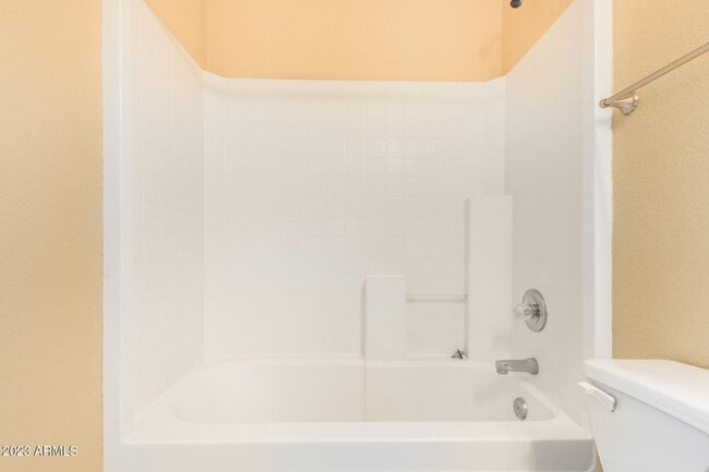 Building Photo - Move In Ready!  3 Bed, 2 Bath w/2 Car Garage