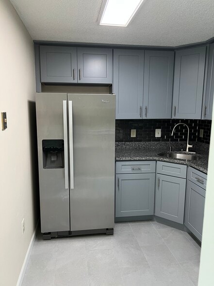 Kitchen - 8308 Tamarron Dr