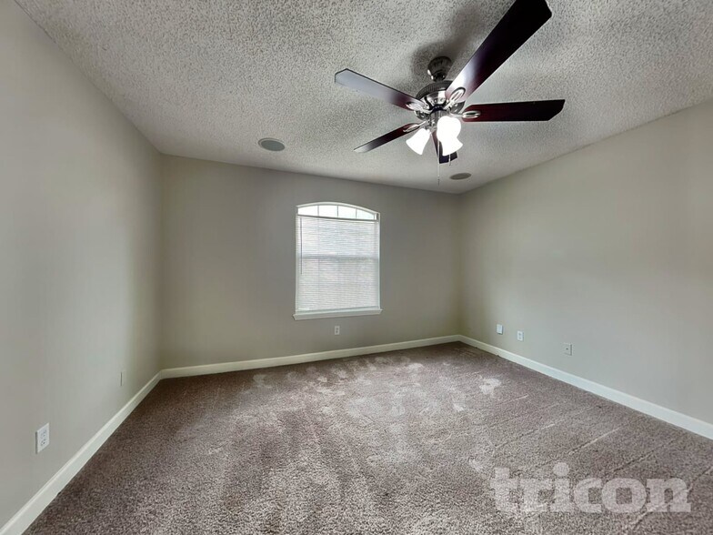 Building Photo - 1885 Ontario Ct