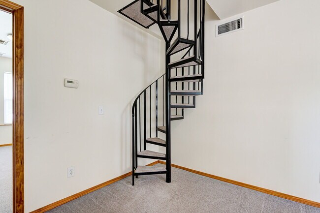 Building Photo - 639 S Pickard Ave