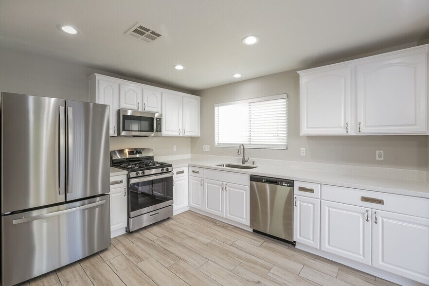 Building Photo - 6218 Lone Cypress Ct