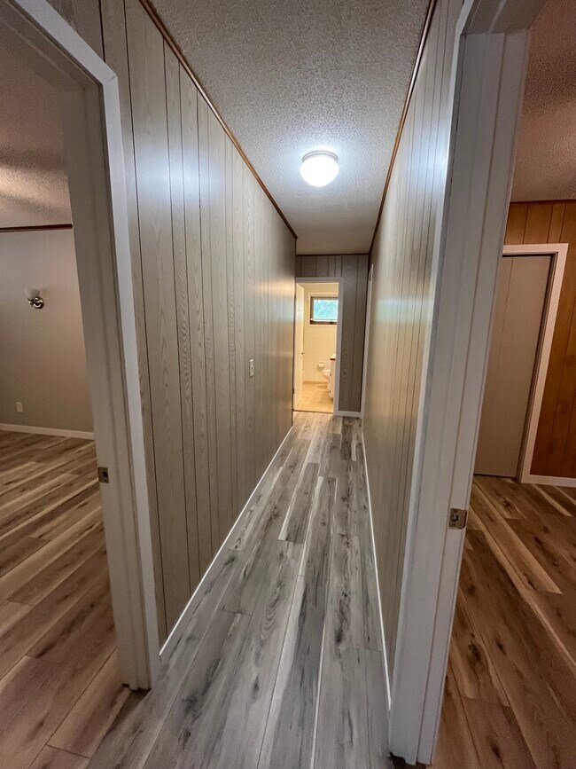 Building Photo - 10441 York Ave S