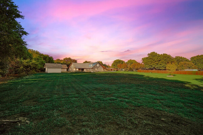 Building Photo - 15305 Plum Ln