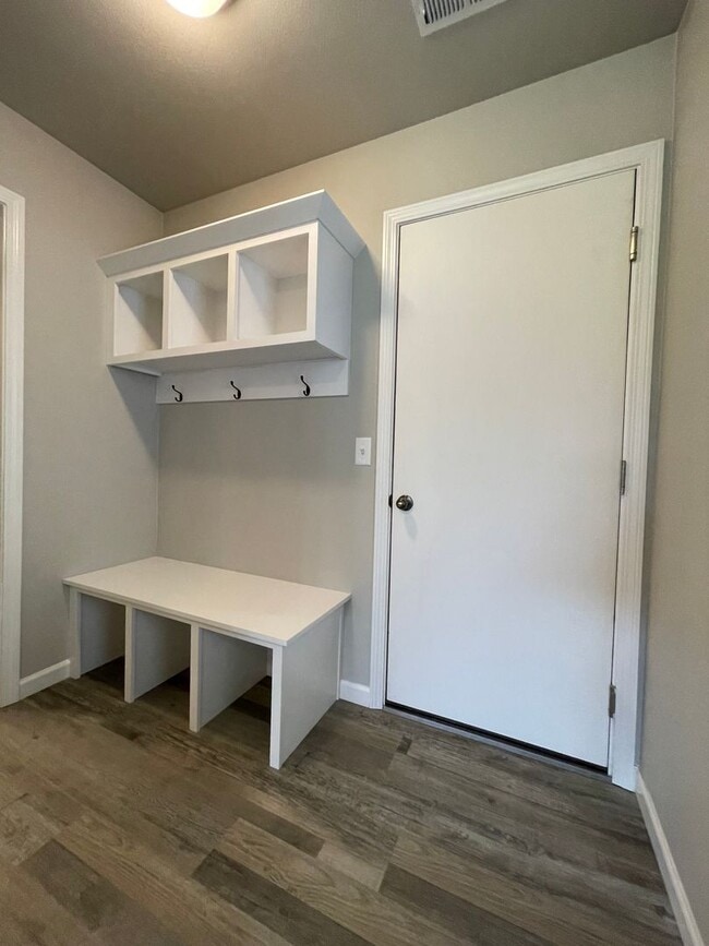 Building Photo - Luxury Townhome Living in South Bismarck location!