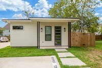 Building Photo - 1104 Arizona St