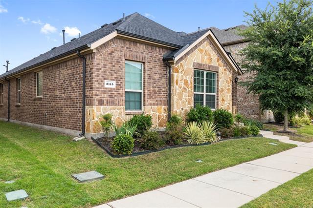 Building Photo - 2145 Miramar Dr
