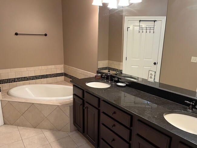 Building Photo - Modern Downtown Auburn Condo – Walk to Too...