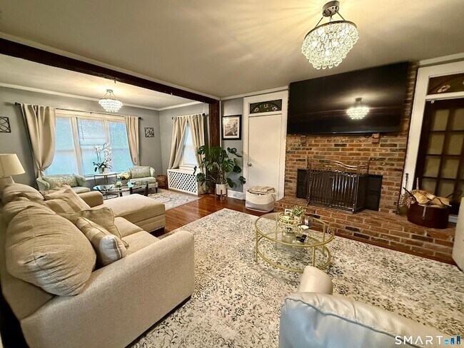 Building Photo - 64 Hickory St