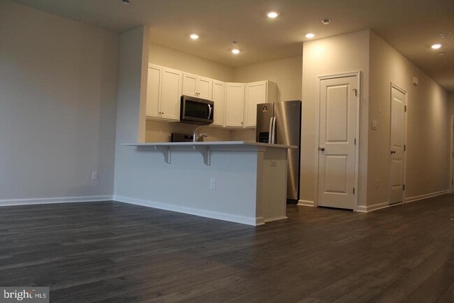 Building Photo - 157 Mazzeo Dr