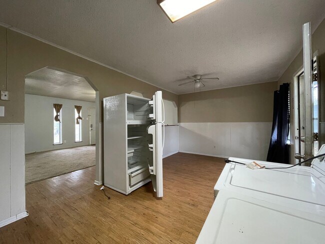 Building Photo - Cozy City Cottage – 2-Bed, 1-Bath Retreat