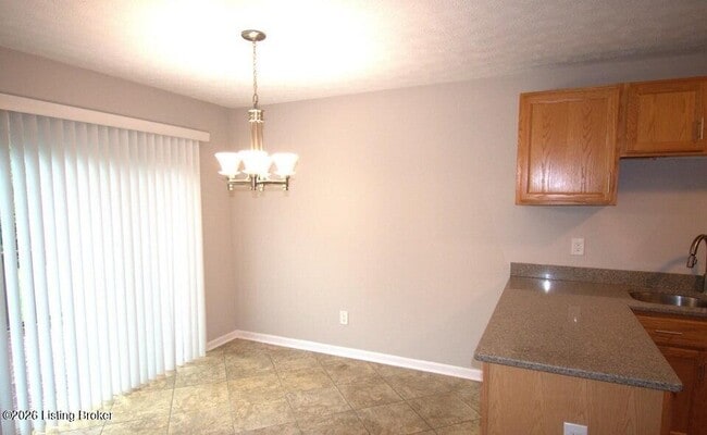 Building Photo - 10407 Pinoak View Dr