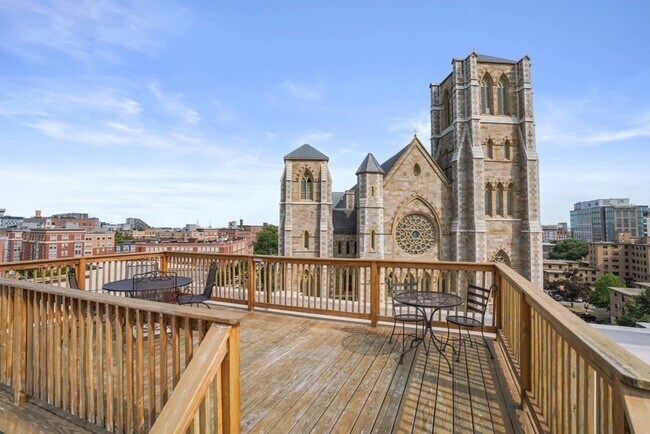 Building Photo - 1411 Washington St