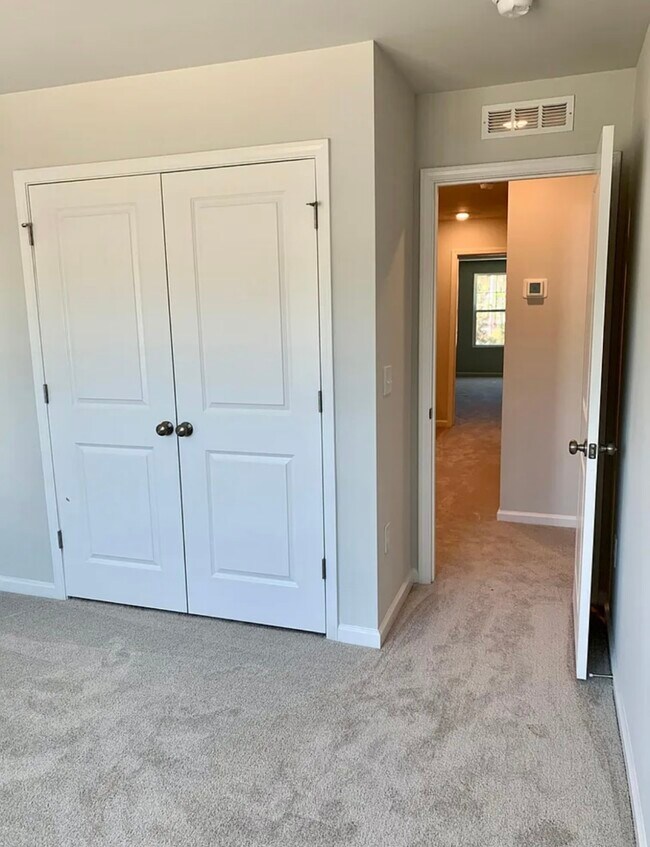 Building Photo - 525 Hazy Hls Ln