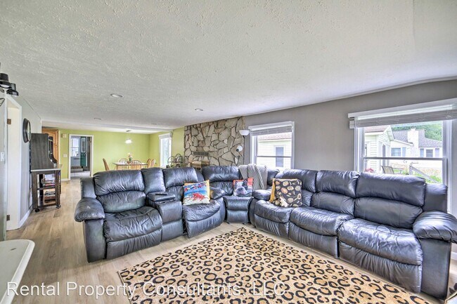 Building Photo - 3 br, 1 bath House - 3880 Bell Lake Dr. NE