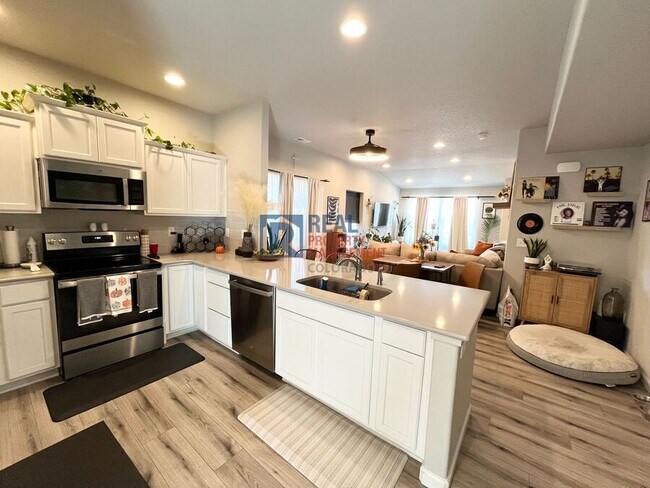 Building Photo - 942 Petra Heights