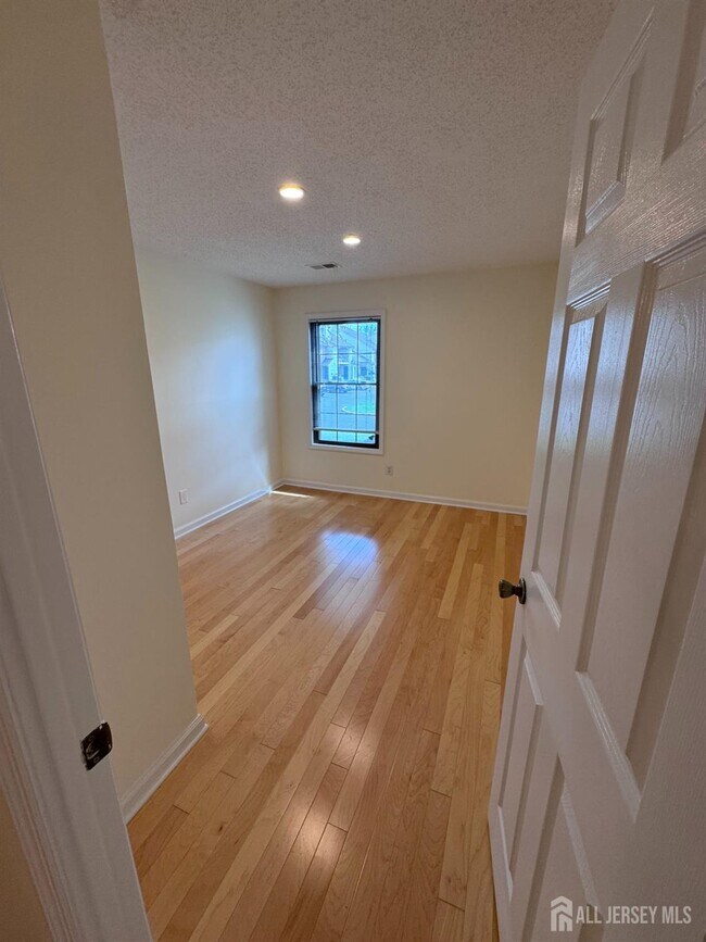 Building Photo - 1706 Pebble Pl