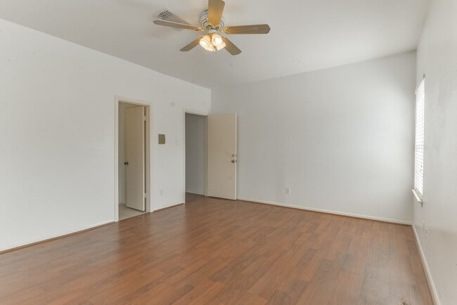 Building Photo - 3126 Holly Hall St