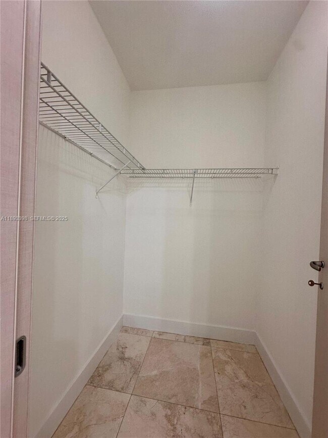 Building Photo - 7918 Harbor Island Dr