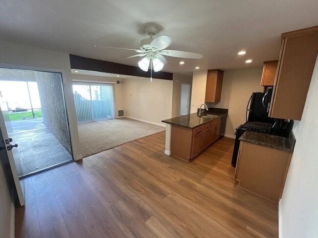 Building Photo - 15412 La Mirada Blvd