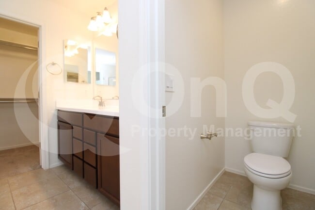 Building Photo - 222 N 56th Pl