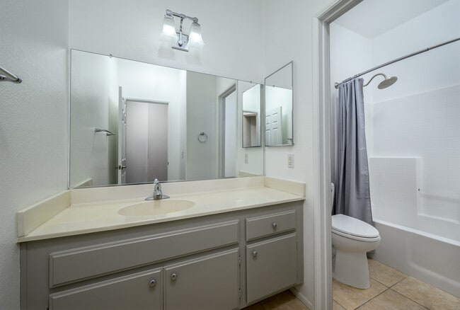 Building Photo - 35797 Rosedown Ln