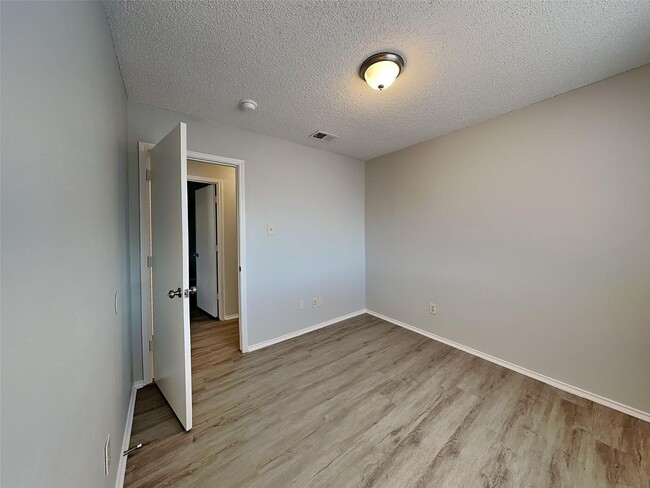 Building Photo - Captivating Single Family Home | 3 BR/2BA | 1-Car Covered Parking | Gated backyard