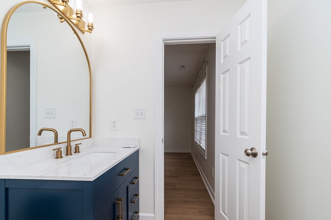 Building Photo - 729 Stadium Dr