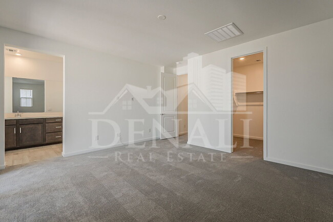 Building Photo - 2434 W Rowel Rd