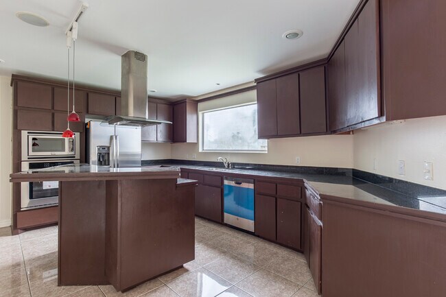 Building Photo - 2314 E 25th St