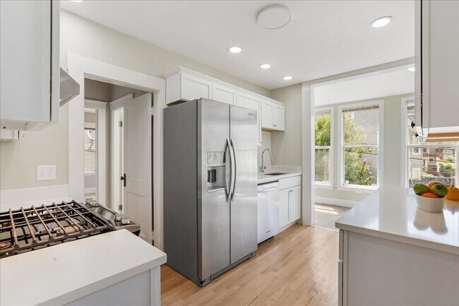 Building Photo - 16 Glenrose Rd