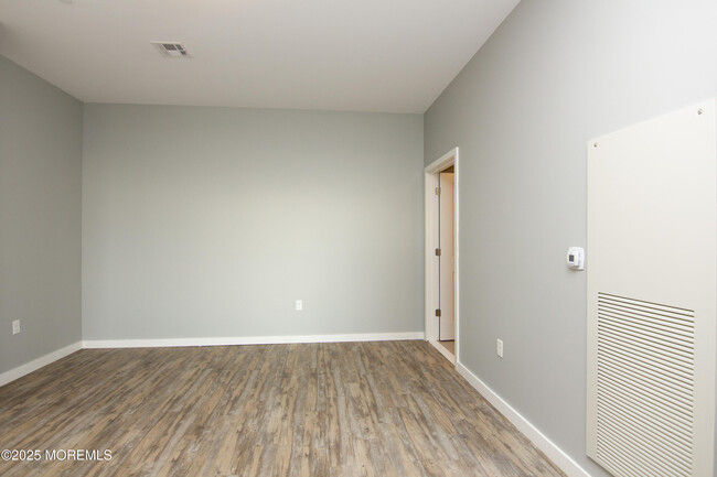 Building Photo - 1075 Stephenson Ave