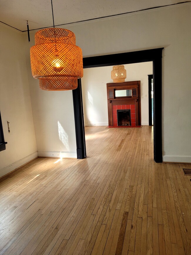 Building Photo - 1952 Court Ave