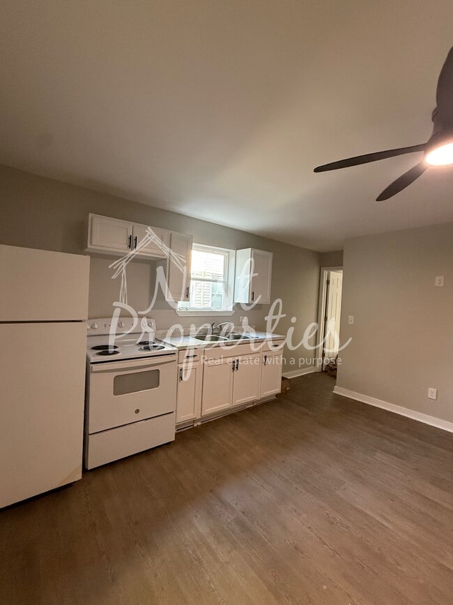 Building Photo - 233 E Cambridge Ave