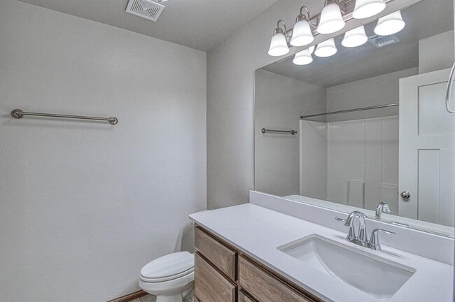 Building Photo - 432 Pergola St