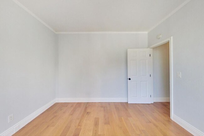 Building Photo - 465 Bellevue Ave