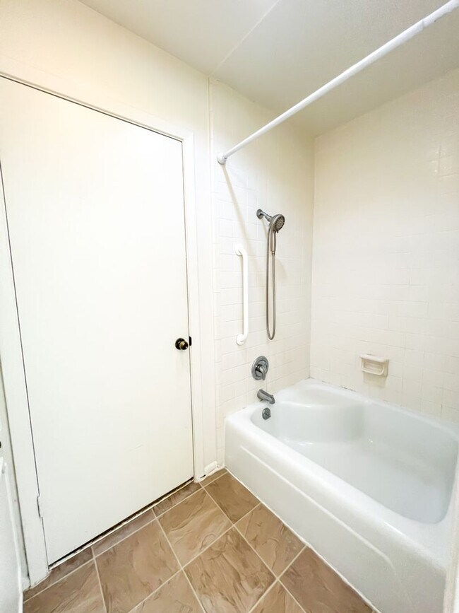 Building Photo - 11103 Whisper Hollow