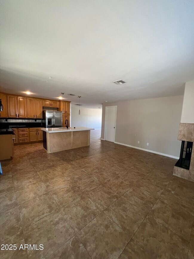 Building Photo - 233 E Huntington Dr