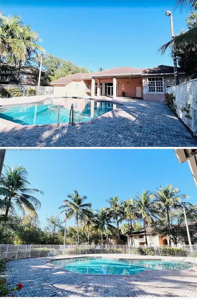 Building Photo - 3221 Sabal Palm Manor