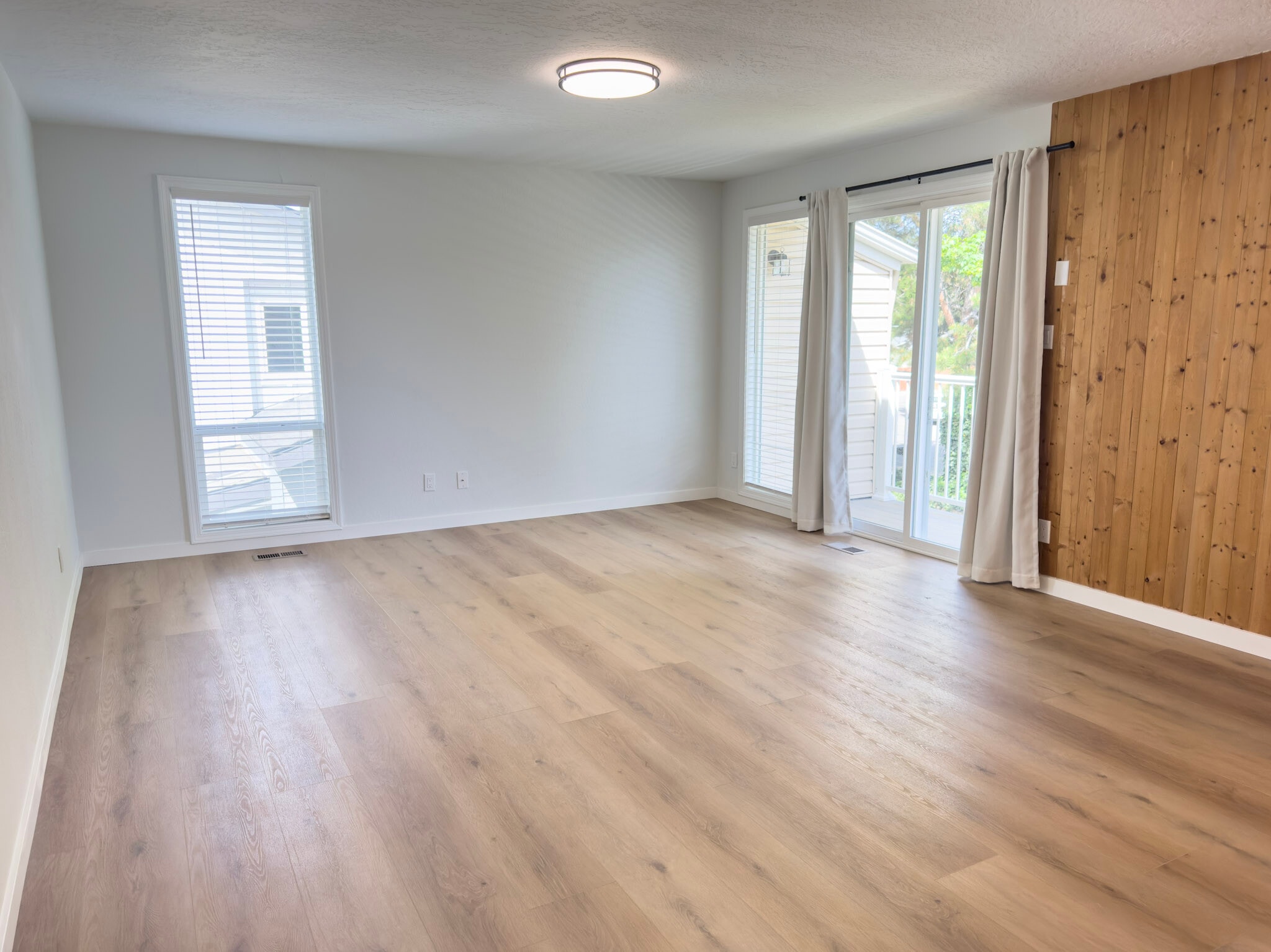 Building Photo - 853 N Gossett Pl