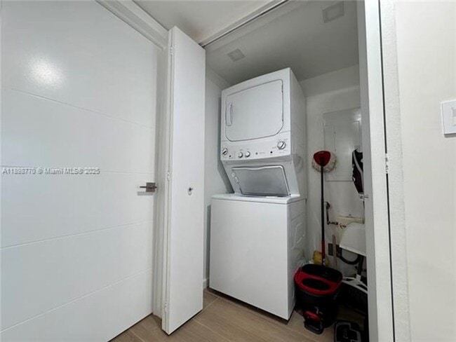 Building Photo - 10230 Collins Ave