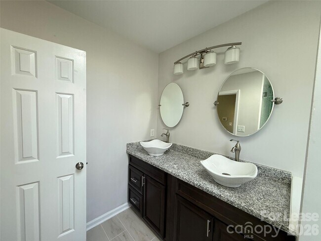 Building Photo - 8708 Parkchester Dr