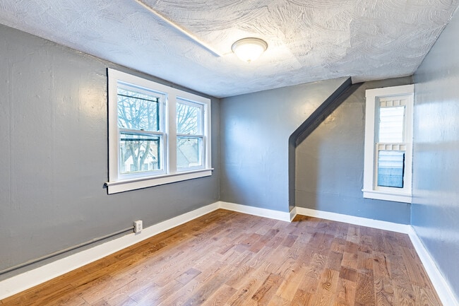 Building Photo - 243 Chamberlain St