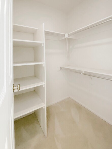 Second floor walk-in 2 - 2685 S Dayton Way