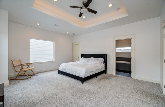 Building Photo - 4311 Marina St